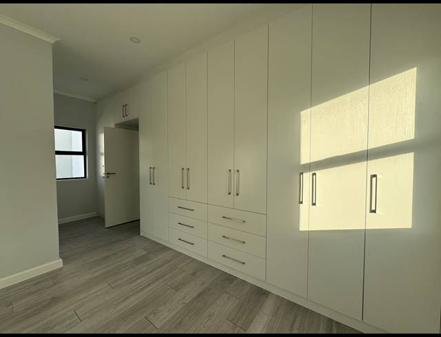 4 BEDROOM HOUSE FOR SALE IN SANDOWN
